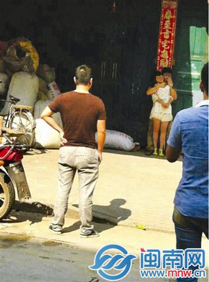 男子劫持女子與警方對峙