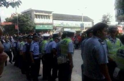 打砸事故現(xiàn)場(chǎng)。