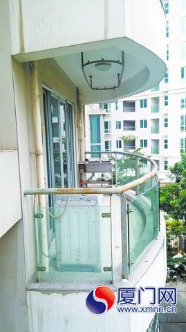 命案就發(fā)生在這個陽臺所在的套房內。