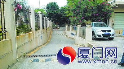 從小區(qū)停車場出入口可以輕易進入小區(qū)