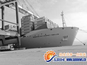 停泊在嵩嶼集裝箱碼頭的馬士基麥克凱尼穆勒輪