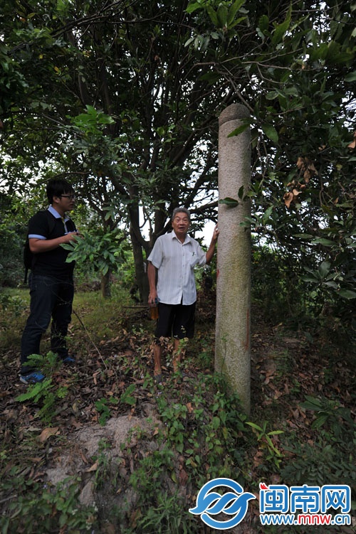 石柱頂端為筆狀，可判斷墓主是一名文官