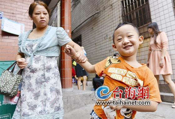 患上癲癇病的小翔一不注意就會跑出去