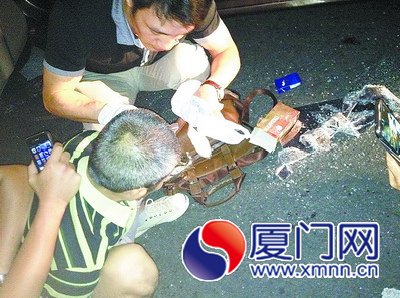 嫌疑人“阿忠”在街頭被抓獲