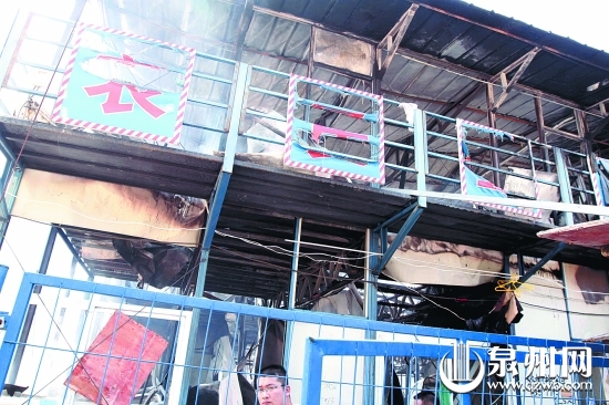 宿舍里工人們的家當(dāng)都被燒光了