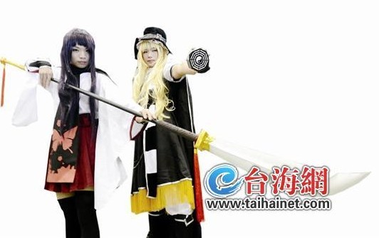 杏奈(左)和小巖