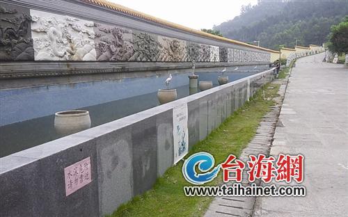 娜娜溺死的放生池有提醒告示