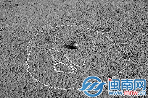 爆炸后，現(xiàn)場散落的鋼珠