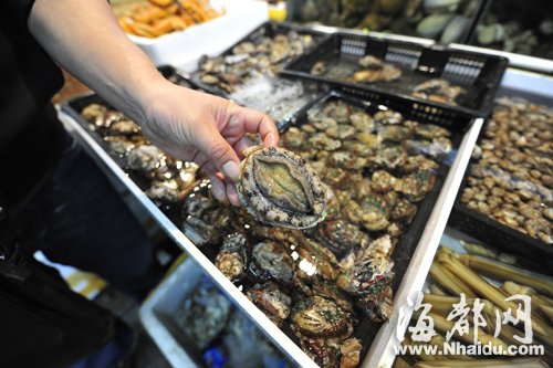 福建鮑魚(yú)用量銳減降價(jià) 價(jià)格親民超市銷(xiāo)量大增