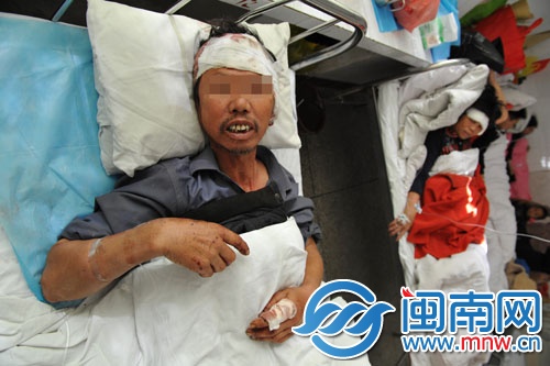 李某扁和妻子受傷入院