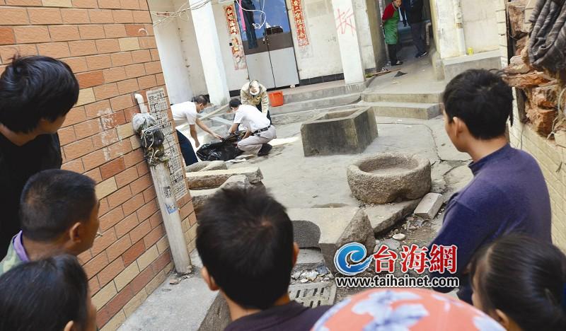 驚現(xiàn)一雙腳