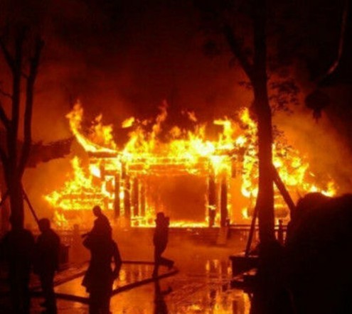 重慶濯水古鎮(zhèn)風雨廊橋火災現場。