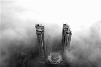 五日，江蘇省南通市大霧籠罩