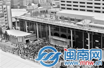 石博會(huì)上人頭攢動(dòng)（資料圖）