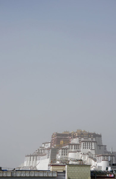 拉薩出現(xiàn)罕見浮塵現(xiàn)象