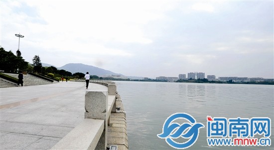 如今西湖完成了治污，碧波萬頃