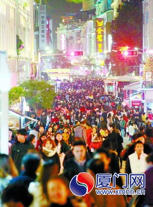 中山路人潮涌動(dòng)