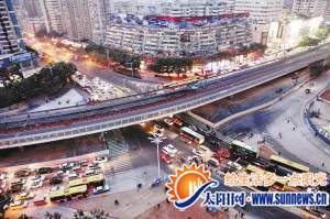 昨日傍晚，呂厝跨線橋下車流滾滾