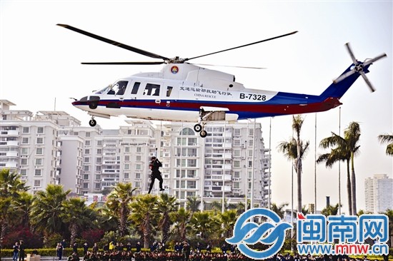 直升機(jī)可以在兩分鐘內(nèi)趕到事故現(xiàn)場，空降特警處理危情