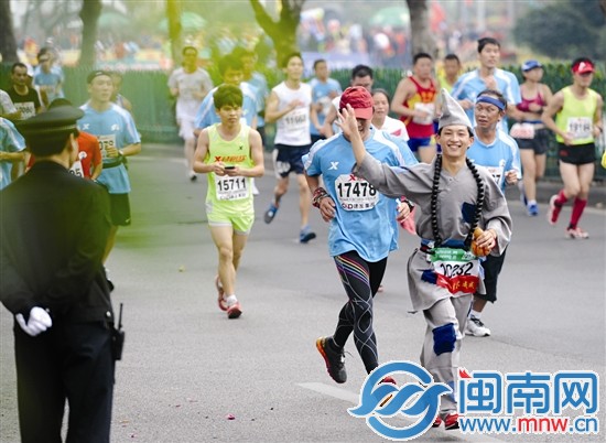 精心打扮的選手為比賽增色不少