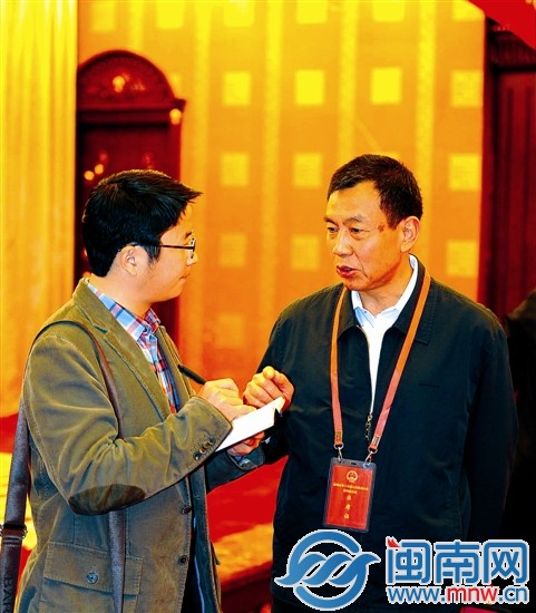 泉州市人大常委會主任陳?；邮鼙揪W記者采訪