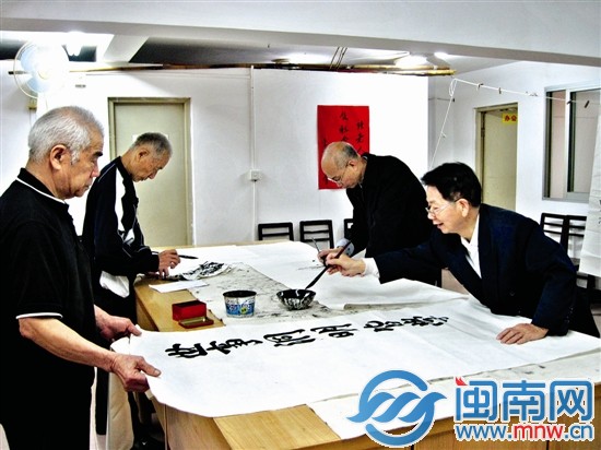 泉州東升社區(qū)的居家養(yǎng)老服務(wù)站內(nèi)設(shè)書畫室