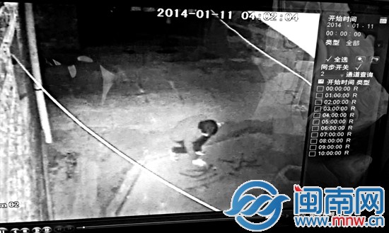 男子點(diǎn)燃木料引發(fā)家具城大火