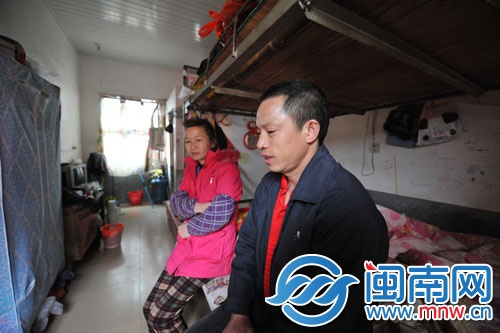 一家的重?fù)?dān)靠丈夫包海生扛著