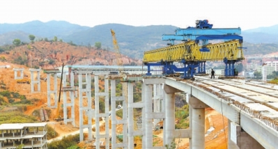 建設(shè)中的雙安高速侖蒼段