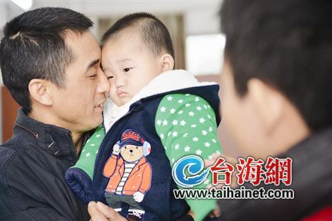 一家三口團(tuán)聚