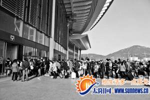 昨日，廈門(mén)北站，大批乘客踏上回家路