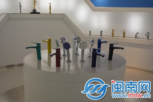 中宇個(gè)性化、多顏色的水龍頭（圖片右上角是“惠安女