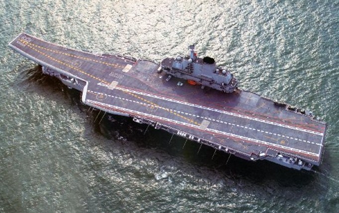 中國(guó)001A型國(guó)產(chǎn)中型航母2