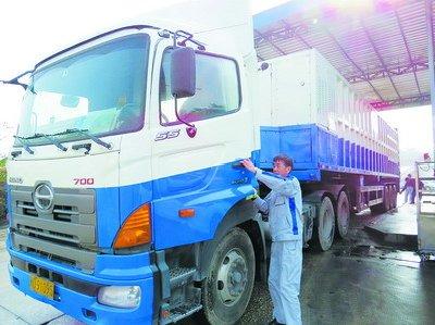 廈門(mén)垃圾車司機(jī)轉(zhuǎn)運(yùn)垃圾13年