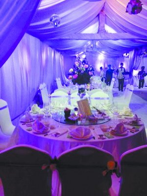 晉江“土豪”廠房內(nèi)辦700桌宴席