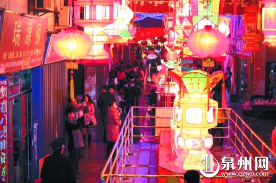 后城花燈吸引眾多市民的目光