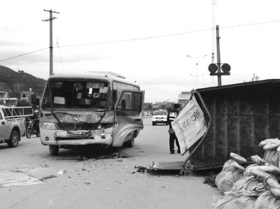 事故現(xiàn)場(chǎng)