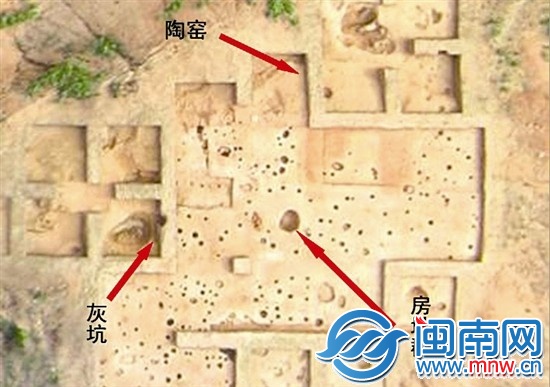 饅頭山建筑群遺址，有居住、做飯、燒陶多個(gè)區(qū)