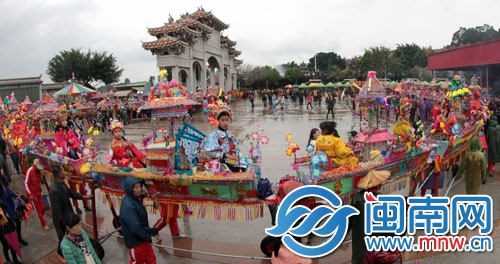 東嶼村32節(jié)的蜈蚣閣進入青礁慈濟宮