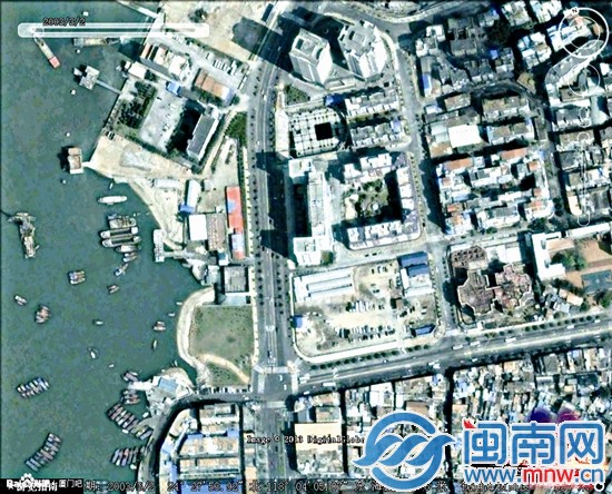 第一碼頭站2002年，快速公交第一碼頭站所在位置還是海