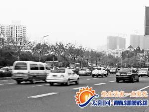 成功大道上車多擁擠