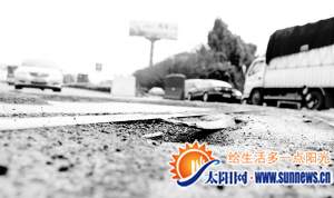 嘉禾路過鐵路線路段，路面鋒利的銳鐵條