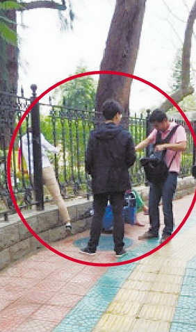 小販賣出地圖后，帶游客鉆“漏洞”進(jìn)廈大校園