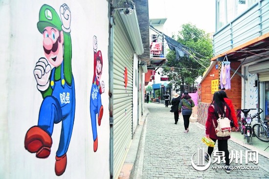 漫步曾厝垵街頭，不時有“文藝范”撲面而來。