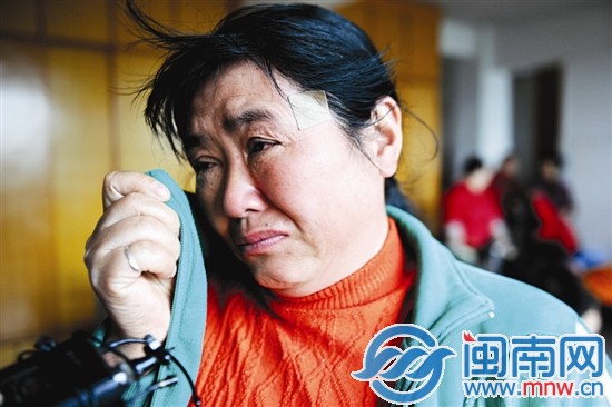 外婆明女士看到父女重逢