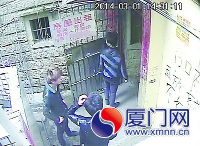 監(jiān)控探頭鎖定三名嫌疑人的衣著和面部特征。