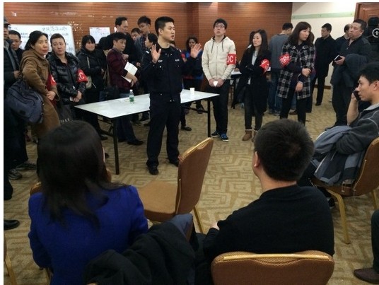 出入境大廳連夜辦護(hù)照