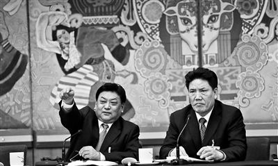 西藏人大常委會主任：西藏境內(nèi)沒有僧人自焚