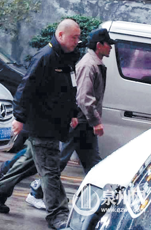 網(wǎng)友曬出與天王（戴帽者）偶遇的照片