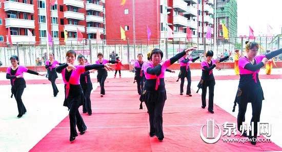 村里老人有了健身場(chǎng)所